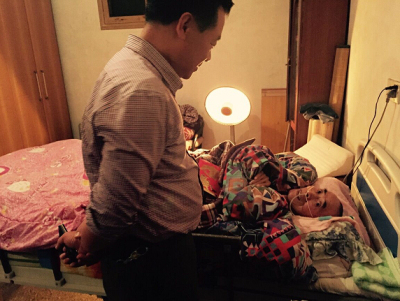 蘇董看望老員工.jpg 蘇董看望老員工.jpg