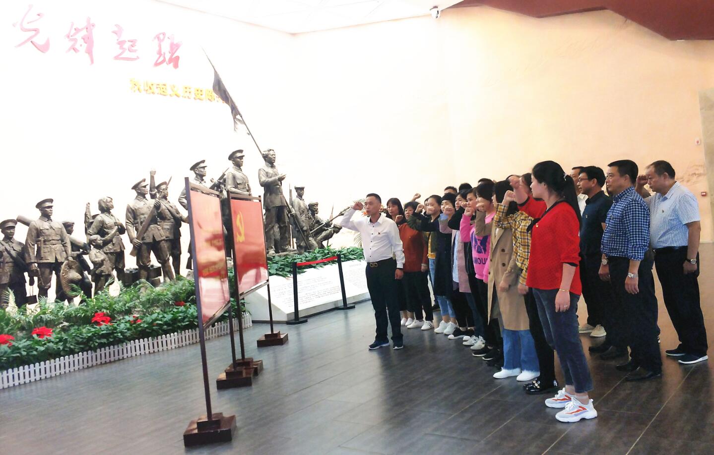 黨員重溫誓詞.jpg 黨員重溫誓詞.jpg