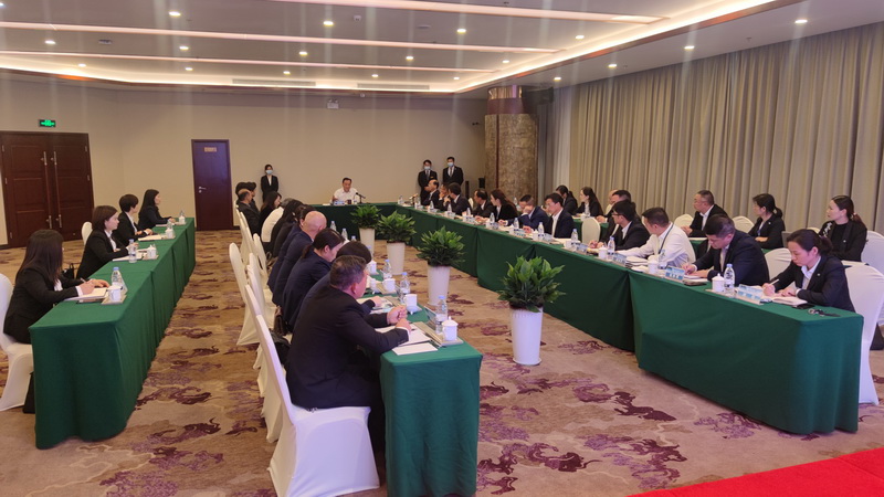 2021�?1�?日,湖南順天集團(tuán)2021年四季度總經(jīng)理會(huì)議在黃金海岸大酒店順利召開,蘇松泉董事長在會(huì)議上作重要講話�?(1).jpg 2021�?1�?日,湖南順天集團(tuán)2021年四季度總經(jīng)理會(huì)議在黃金海岸大酒店順利召開,蘇松泉董事長在會(huì)議上作重要講話�?(1).jpg